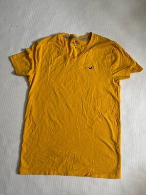 Hollister Men's XS Mustard Yellow V-Neck Logo tee cotton must have collection